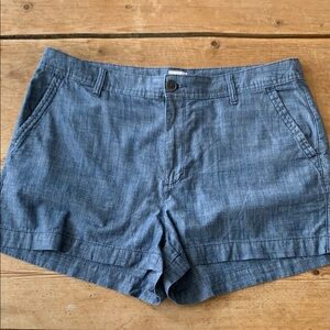 NWOT Women's Lightweight Chambray Blue Casual Flat Front Shorts
